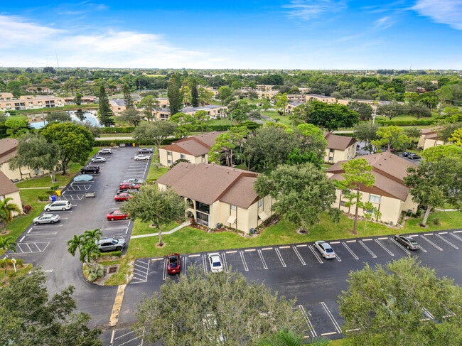 Foto del edificio - 112 Lake Pine Cir