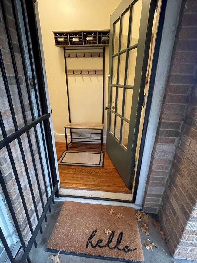 Foto del edificio - 1604 Castle Ct