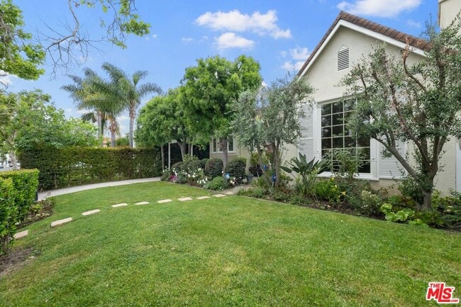 Building Photo - 337 S Maple Dr