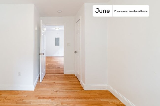 Building Photo - Room in Shared 6 bed/2 bath home