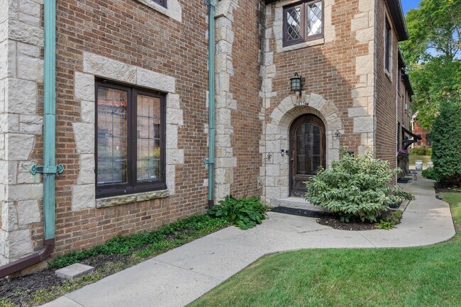 Foto del edificio - 2835 N Lake Dr