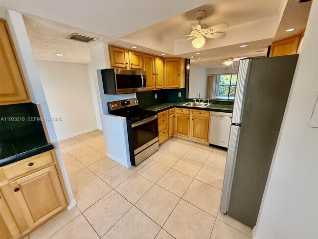 Building Photo - 6662 Boca Del Mar Dr