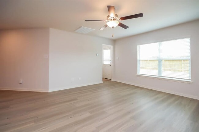 Building Photo - 25310 Shadowdale Dr