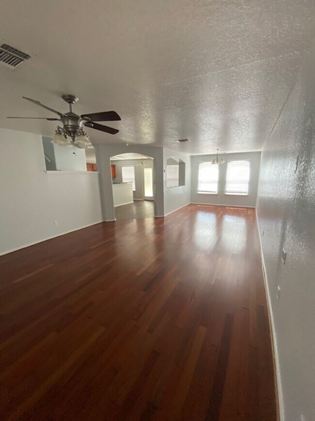 Foto del edificio - Spacious 3BR/2.5BA Home in San Antonio