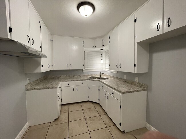 Foto del edificio - 4434 Kirkwood Drive