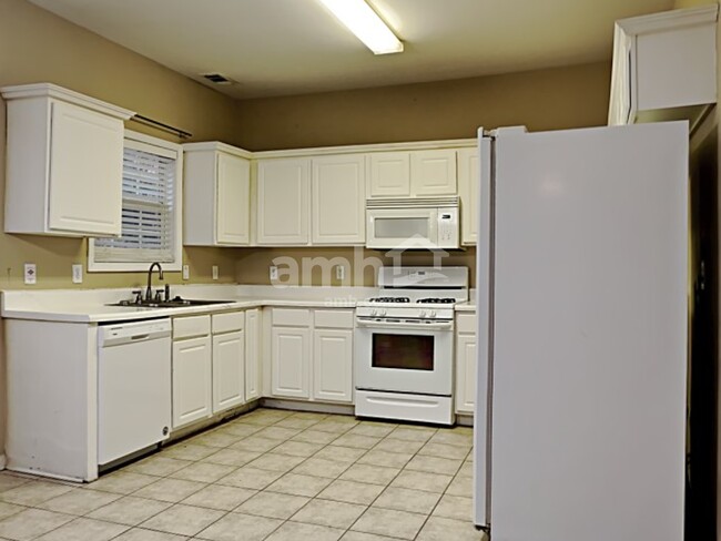 Building Photo - 1584 Silver Ridge Drive
