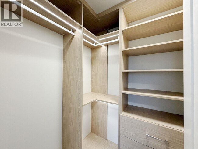 Photo du bâtiment - 6138 Birney Ave