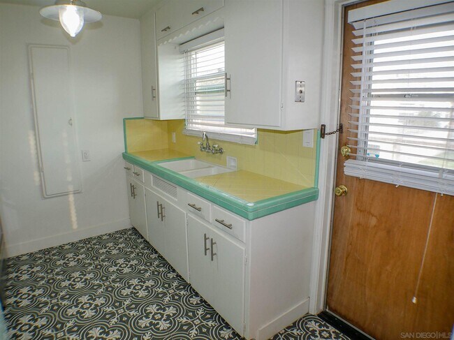 Foto del edificio - 230 Twin Oaks Ave