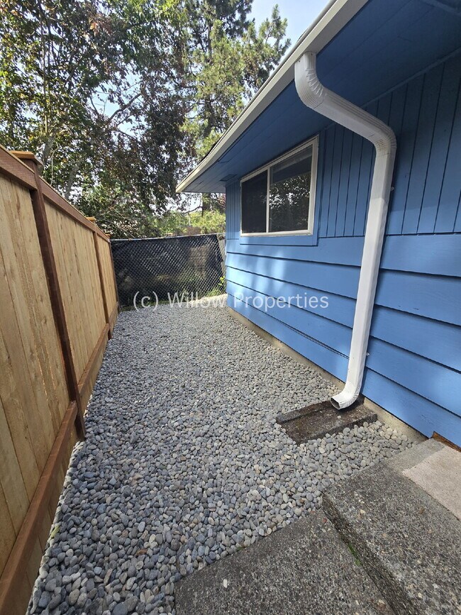 Building Photo - One Bedroom Newly Remodeled