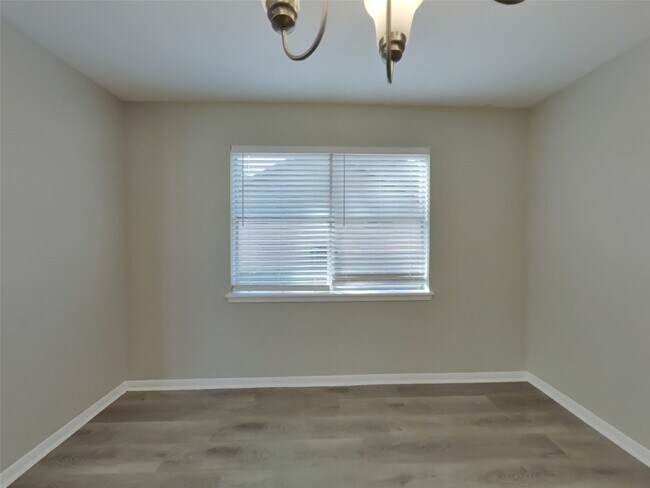 Foto del edificio - 5711 Kiowa Timbers Dr