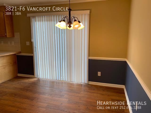 Building Photo - "Charming 3-Bed Townhouse with Fireplace a...