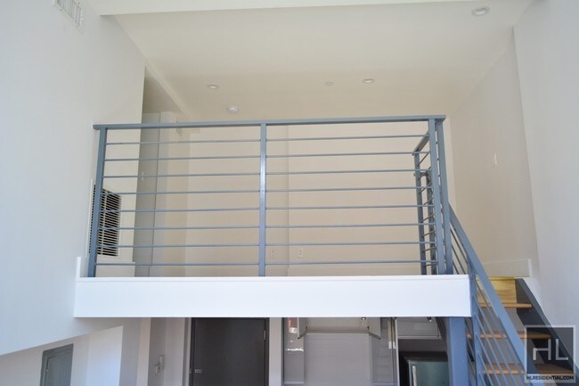 Building Photo - 107 Waverly Ave