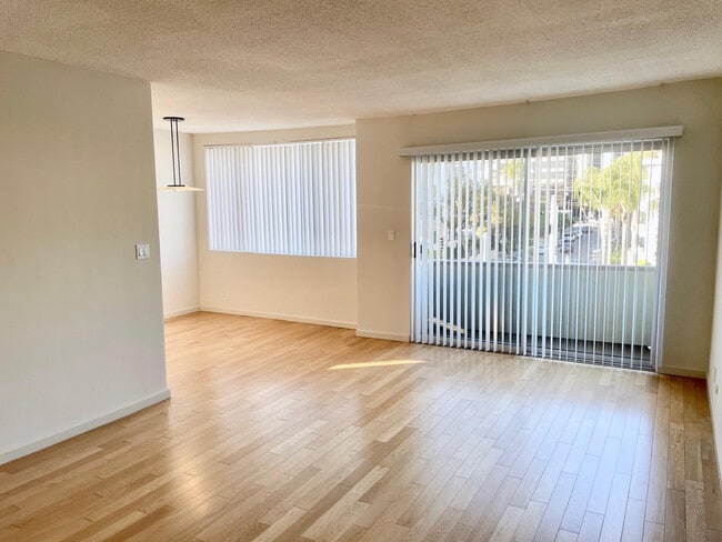 Building Photo - 8630 Burton Way