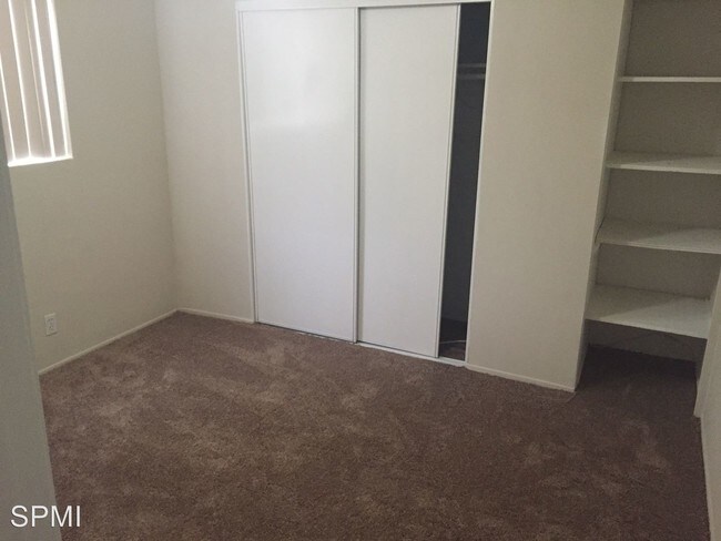 Foto del edificio - 832 W mines Ave