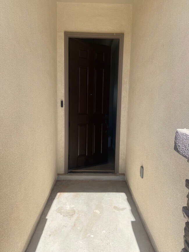 Foto del edificio - HOME FOR RENT IN HORIZON