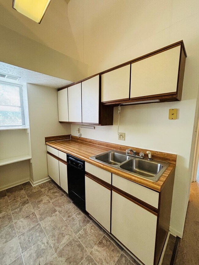 Building Photo - 1 Bedroom 1 Bath  with Loft Condo