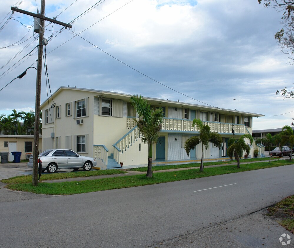 Foto del edificio - 722 NE 8th St