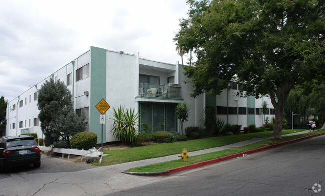 Building Photo - Owensmouth Apartments