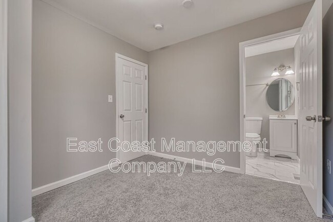 Foto del edificio - 811 Rosedale Ave