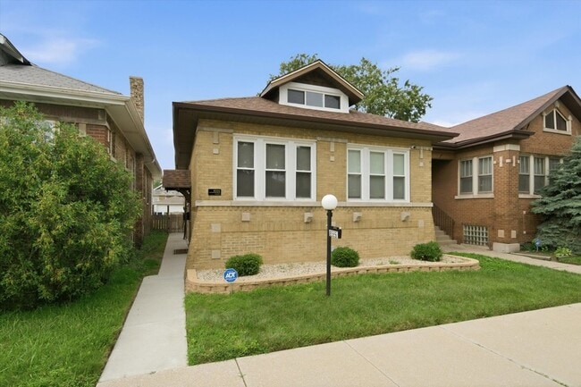 Building Photo - 8326 S Luella Ave