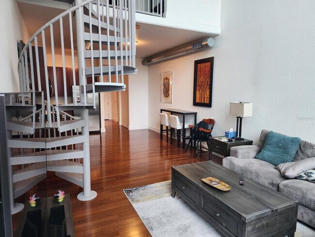 Foto del edificio - 150 E Robinson St