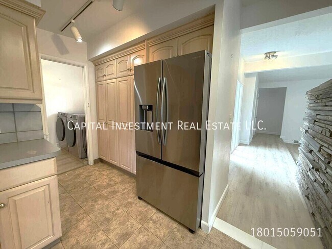 Foto del edificio - 389 E Meadow Rd
