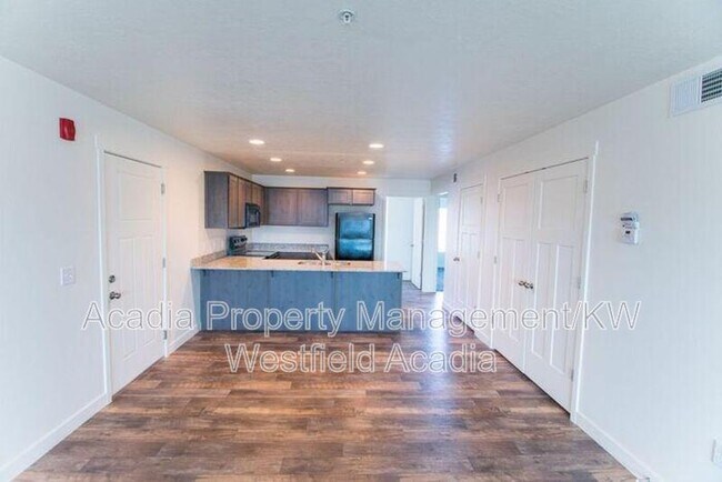 Building Photo - 533 South 850 East #201