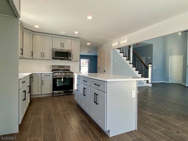 Building Photo - 22 Woodcott Dr