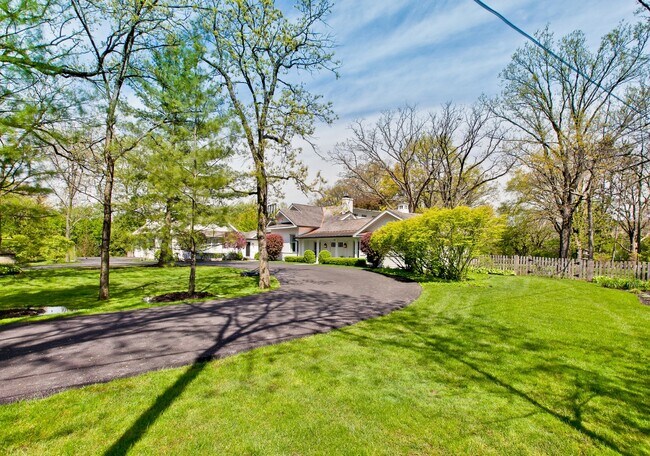 Foto del edificio - 1550 W Everett Rd