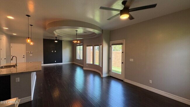 Foto del edificio - 11460 W St John Rd