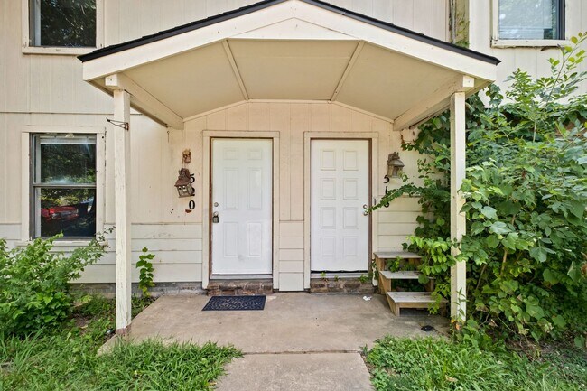 Building Photo - 514 N Betty Jo Dr