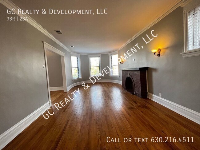 Building Photo - ***3 BDRM + OFFICE / 2 FULL BTH / HARDWOOD...