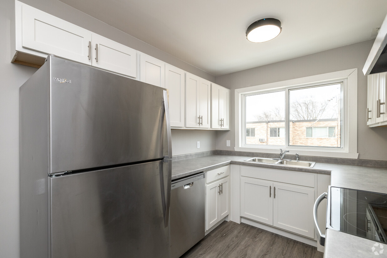 2BR, 1BA - 850SF - Kitchen - 517 28th Ave N