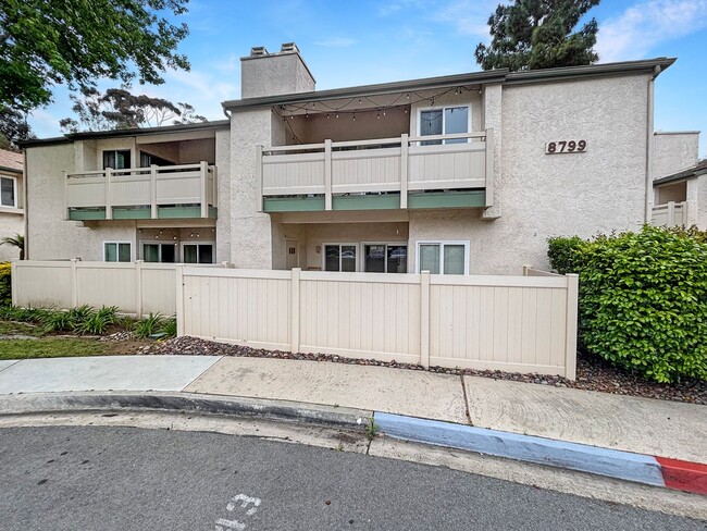 Building Photo - Charming & Spacious 2B/2BA Condo in La Jol...