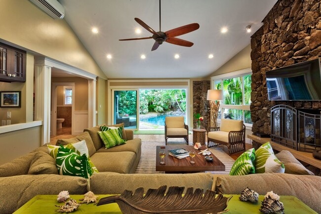 Building Photo - Beautiful Kailua Beachside Luxury Home w/Pool & AC. Maluhia