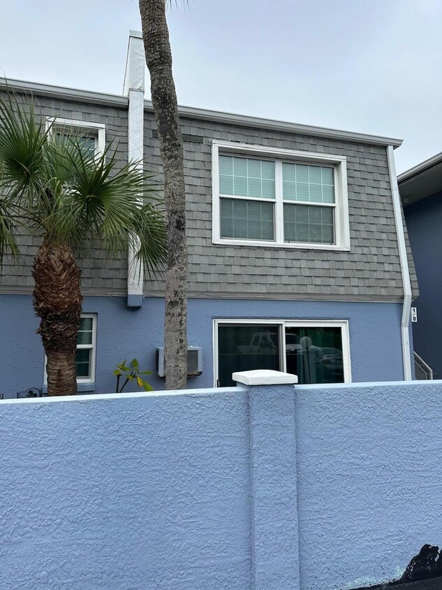 390 W Cocoa Beach Causeway Unit 82, Cocoa Beach, FL 32931 Condo for