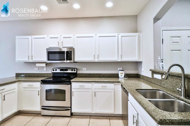 Foto del edificio - 7570 E Majestic Palm Ln