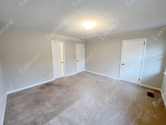 Foto del edificio - 2435 Hampstead Dr