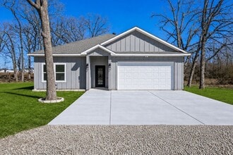 Building Photo - 202 Dover Dr