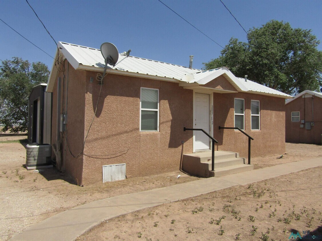 Primary Photo - 203 E Grand Ave
