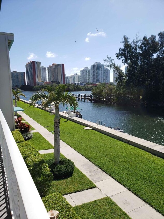 Photo - 3922 NE 166th St (Miami, FL)