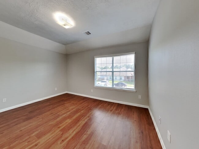 Foto del edificio - 1203 Gibson Crossing Way