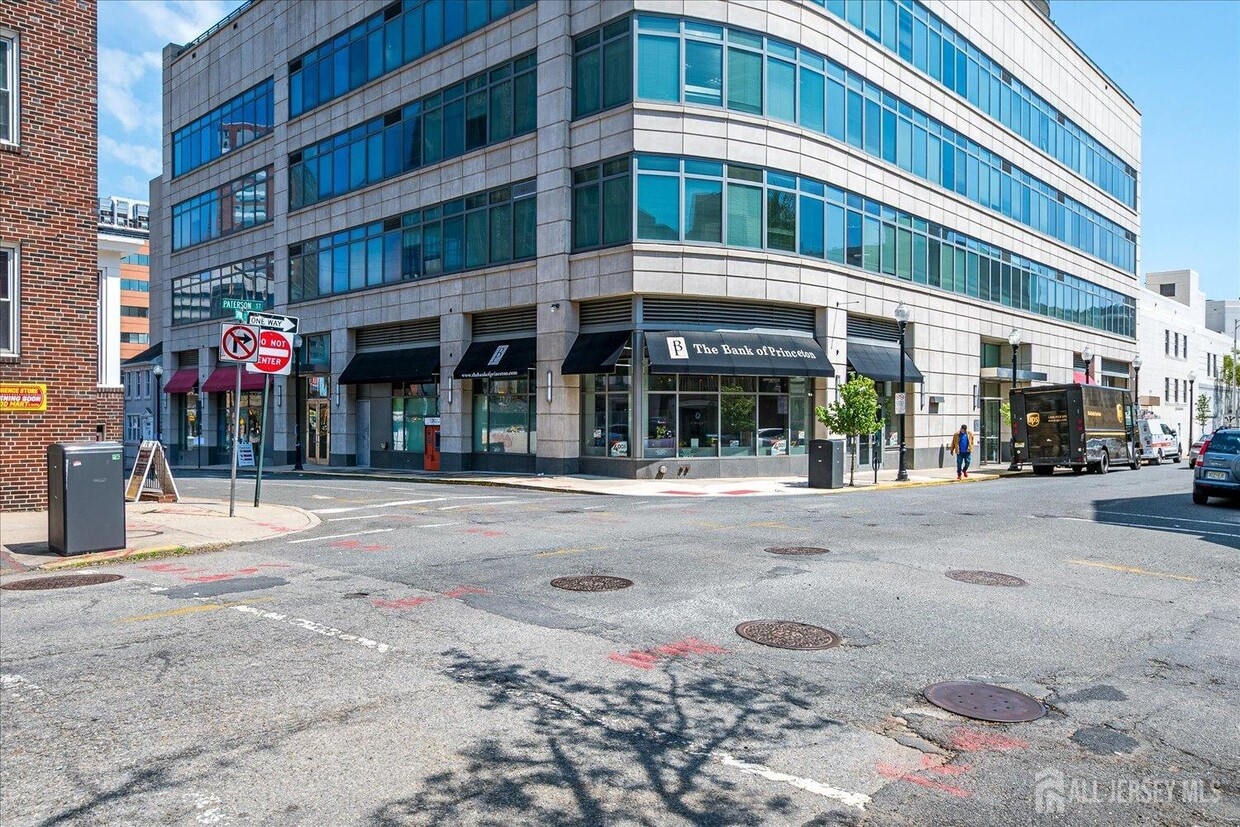 Primary Photo - 1 Spring St