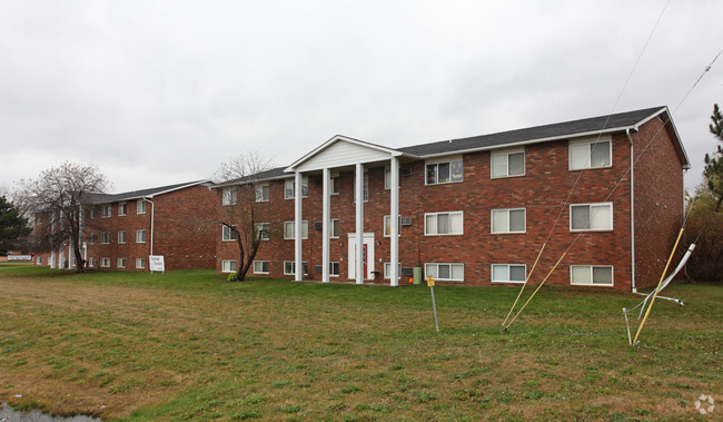 Building Photo - Colonial Estates Apartments