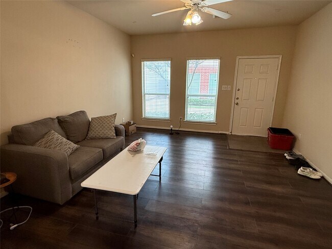 Foto del edificio - 2231 Naomi St