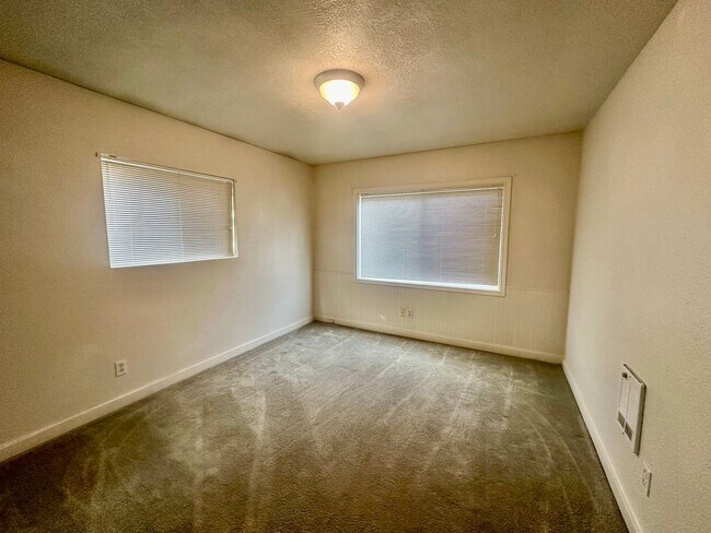 Foto del edificio - 3bdrm, 2 bath Family home with fenced yard, deck and RV parking!