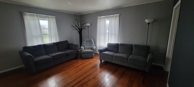 Living Room - 60 S Vernon St