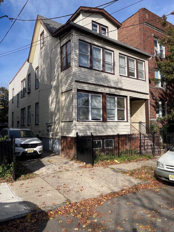 Building Photo - 14 N 12th St