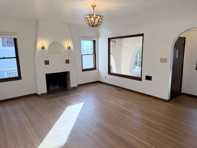 Sala de estar - 615 21st St