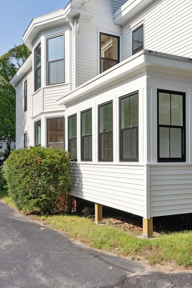 Building Photo - 40 Fessenden Street